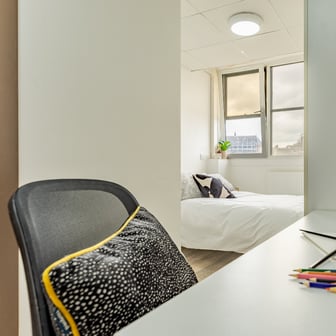 Silver En Suite City View - Image 7